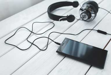 女大不中留猜一生肖，积极作答，落实解释